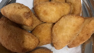 Risoles de frango com creme de milho e catupiri