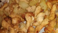 Peito de frango em tiras assado com batatas
