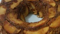 Bolo de aveia com maçã caramelizada