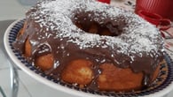 Bolo de laranja com calda de trufa de brigadeiro