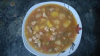 Sopa de mandioca com pernil suíno