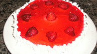Torta de abacaxi com morangos