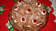 Bolo de brigadeiro e cerejas