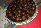 Torta de chocolate trufado com uvas/morango