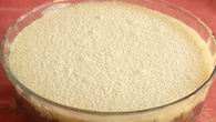 Bolo de travessa de brigadeiro e leite ninho