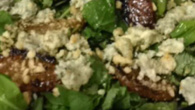 Salada de folhas verdes com pêra