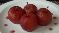 Maçãs em calda de vinho