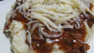 Purê de batatas com molho