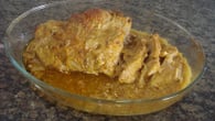 Pernil assado ao molho de cebola