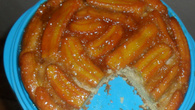 Bolo sem ovos de banana caramelada