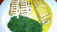 Pupunha assado, espinafre e robalo ao molho de laranja