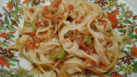 Macarrão de tomate e azeitona