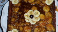 Bolo de banana com calda delícia