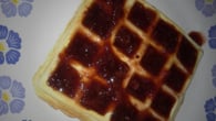 Waffles caseiros com morangos