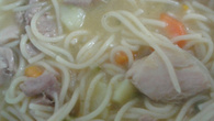 Sopa rápida de legumes com macarrão e frango