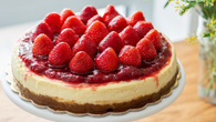 Cheesecake de morango sem forno e sem gelatina com textura firme e cremosa