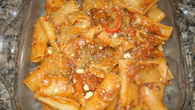 Rigatoni ao molho de tomate e manjericão