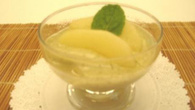 Taça de pêra com creme de hortelã