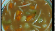 Sopa de carne com feijão e legumes