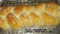 Rosca de chocolate, coco e ameixa