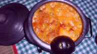 Moqueca de peixe na panela de barro