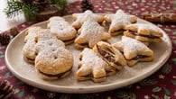 Biscoito de Natal com massa folhada que já sai recheado do forno e só precisa de 3 ingredientes
