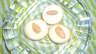 Bolachinhas de leite condensado com amêndoas