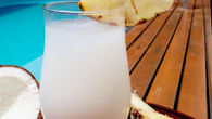 Batida de abacaxi com coco