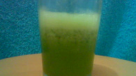 Suco de abacaxi com couve e limão