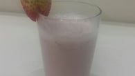 Vitamina de morango com leite condensado