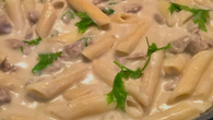Penne com iscas de mignon ao molho gorgonzola 