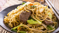 Yakissoba de carne com legumes do ED