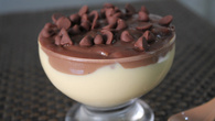 Mousse delicioso de maracujá com chocolate