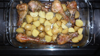 Coxa de frango assada com batatas