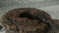 Bolo de alfarroba e café solúvel