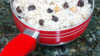 Arroz com nozes, castanhas, passas e leite de coco