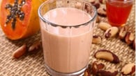 Vitamina de mamão papaia e castanha-do-pará