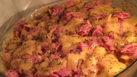 Macarrão penne ao molho branco com queijo e vermelho