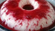 Flan de iogurte natural com calda de morango