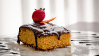 Bolo de cenoura com cobertura de chocolate