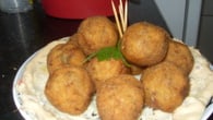 Bolinho empanado de linguiça de porco