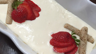 Pavê rápido de doce de leite com morangos