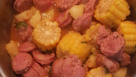 Ensopado de linguiça de churrasco com batata-doce e milho