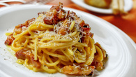 Espaguete à carbonara original: aprenda a fazer o molho sem creme de leite
