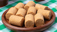 Paçoca rolha caseira de amendoim simples e tradicional com apenas 3 ingredientes
