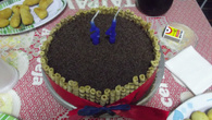 Bolo para aniversário com sobras de barra de chocolate