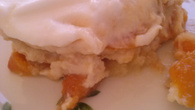 Pavê de pêssego com bolacha de champanhe