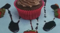 Cupcakes de chocolate com morango
