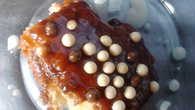 Bolo molhadinho com leite de coco e calda de brigadeiro