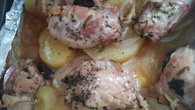 Frango ao forno com batata e cebola